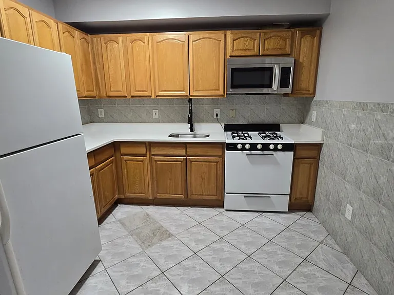 249 Inslee Pl #2LL — Photo 2