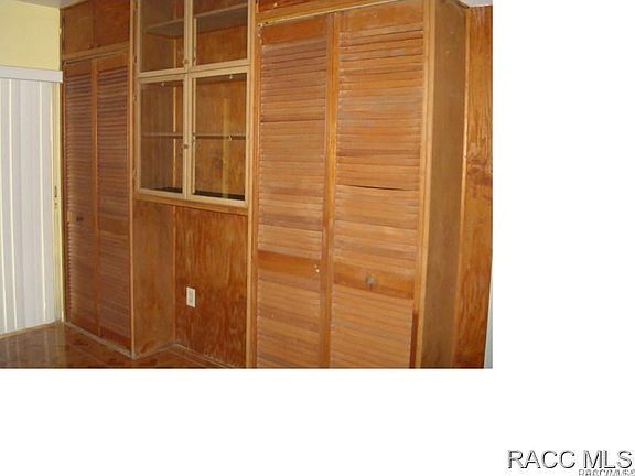 4th image of 9081 N Golfview Dr