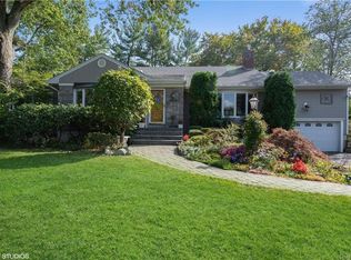 52 Tulip Ln, New Rochelle, NY 10804