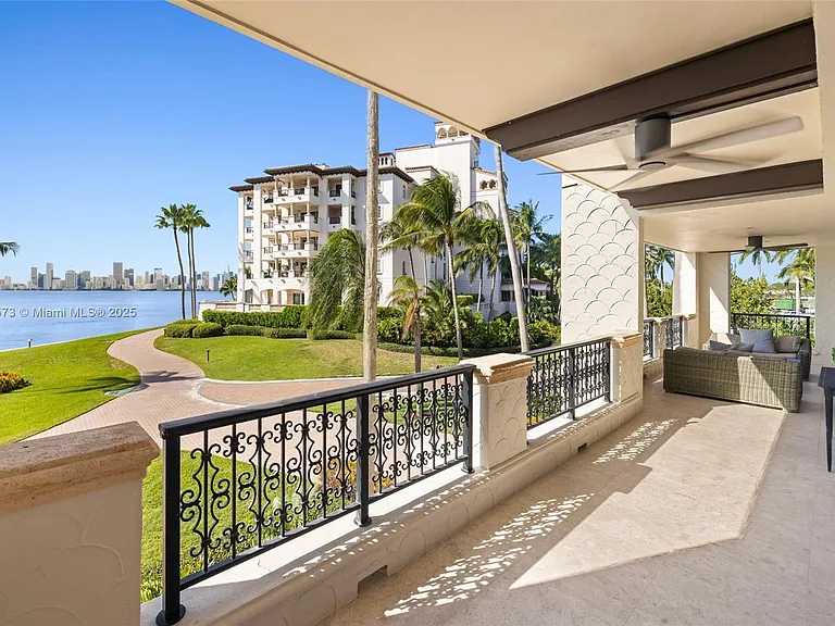 4924 Fisher Island Dr #4924 — Photo 45