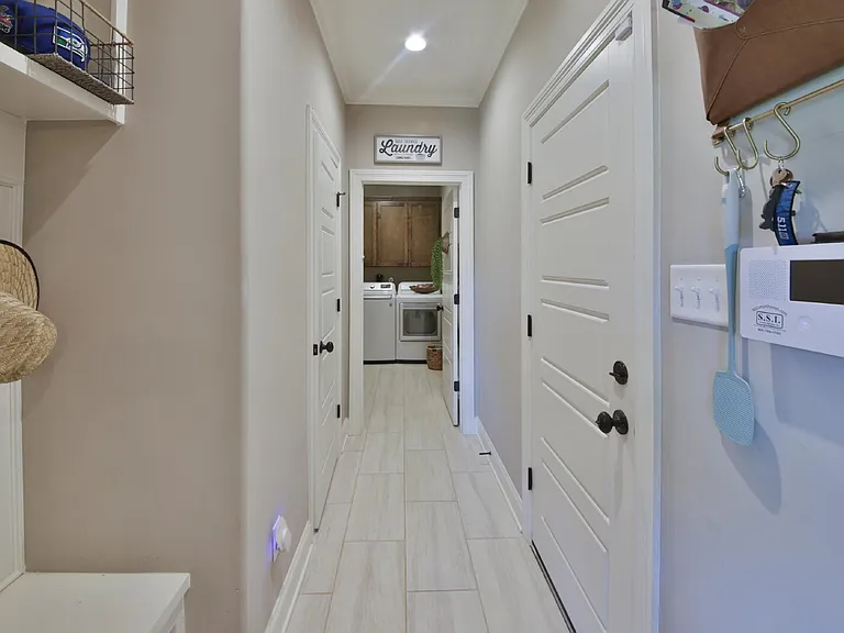 402 S Chinkapin Dr — Photo 2