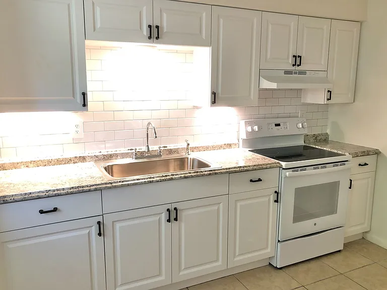 722 S Ingraham Ave — Photo 6
