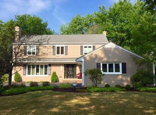 2926 Green Rd, Shaker Heights, OH 44122