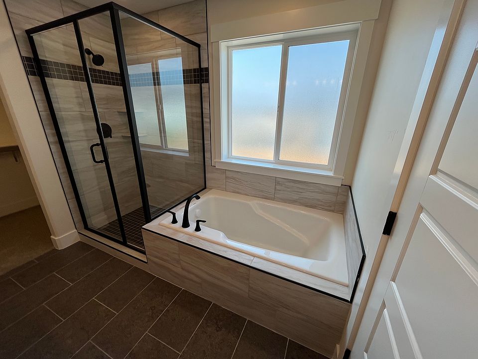 FURNISHED ROOM FOR RENT
NO PETS PLEASE
We have a 6 bed 6 bath house with each room for rent.
Deposit $550.00
Tenant pays monthly
$975- Rent
$75 - Utilities
$25 - admin fee
King size bed
Private assigned cabinet space with additional space