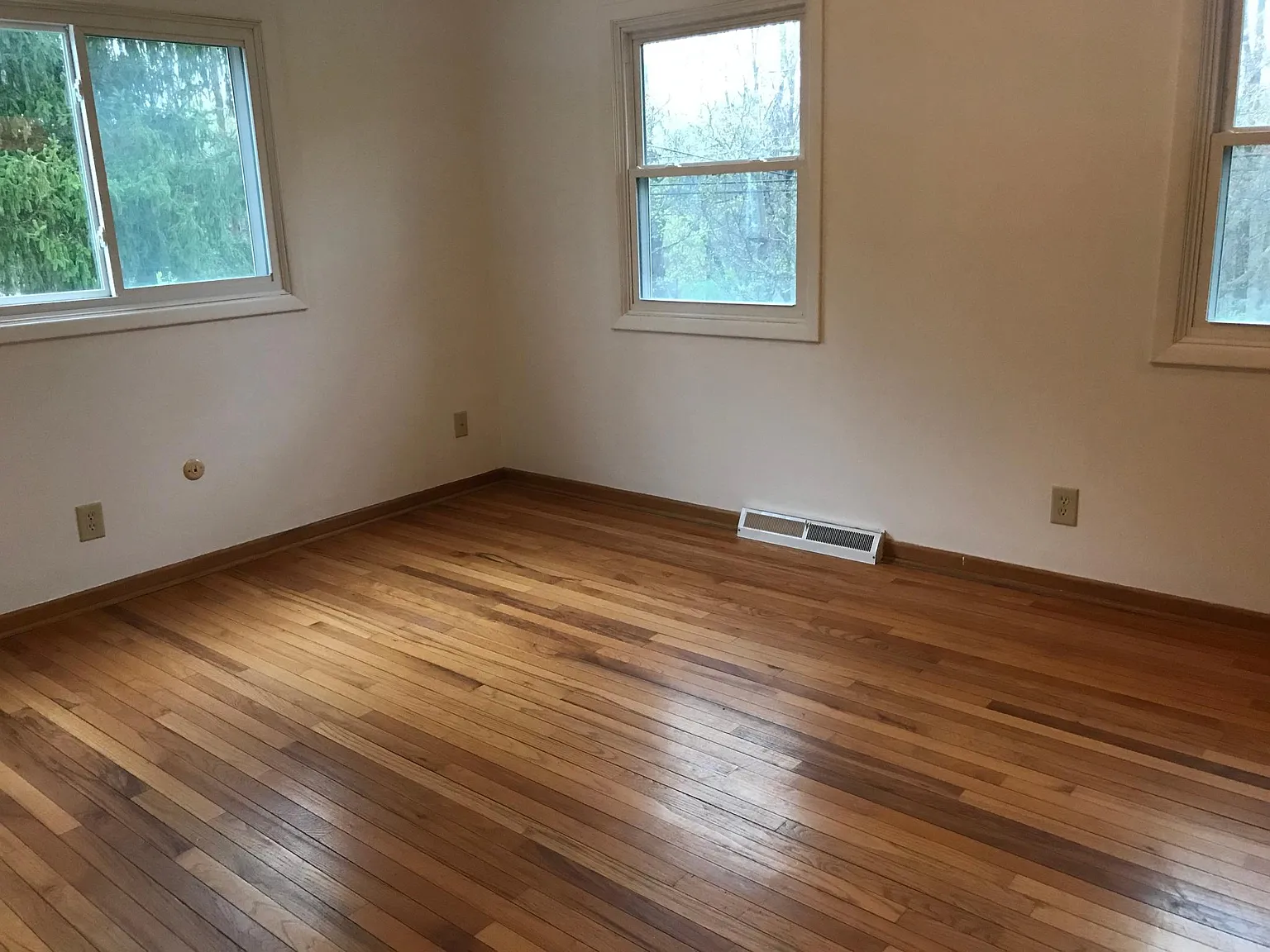 2 bed, 700 sqft, $1,050 — Photo 3