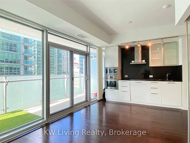 12 York St #406 — Photo 2