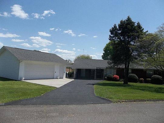 1st image of 2304 Yorkcrest Dr