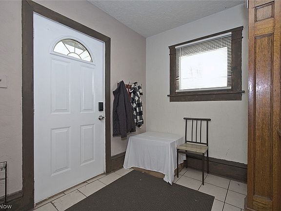 3rd image of 1375 Hart St