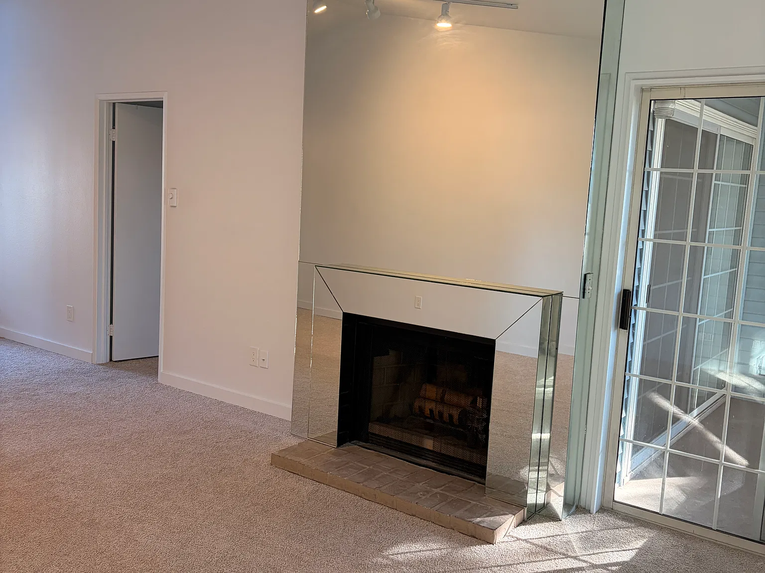 2 bed, 897 sqft, $2,250 — Photo 4