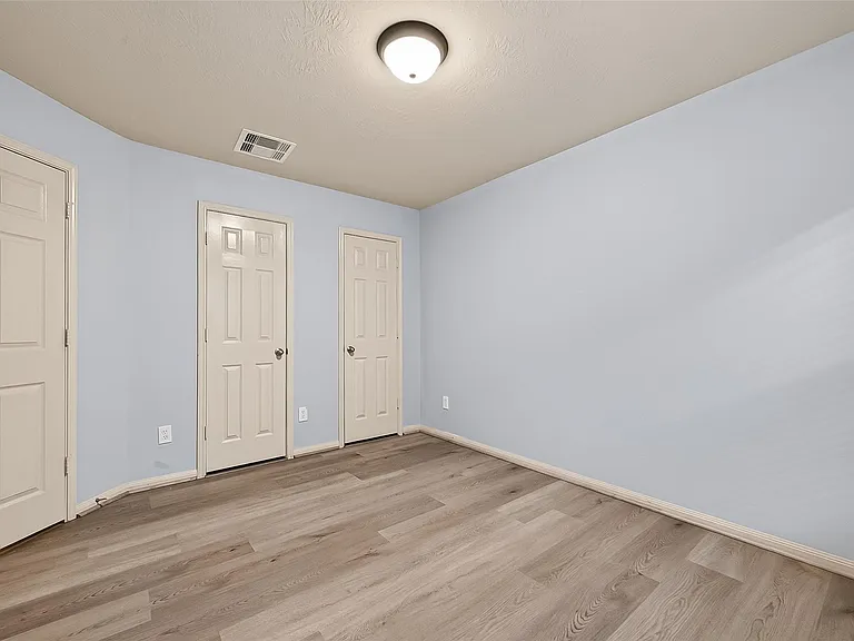 28207 Chalet Park Dr — Photo 32