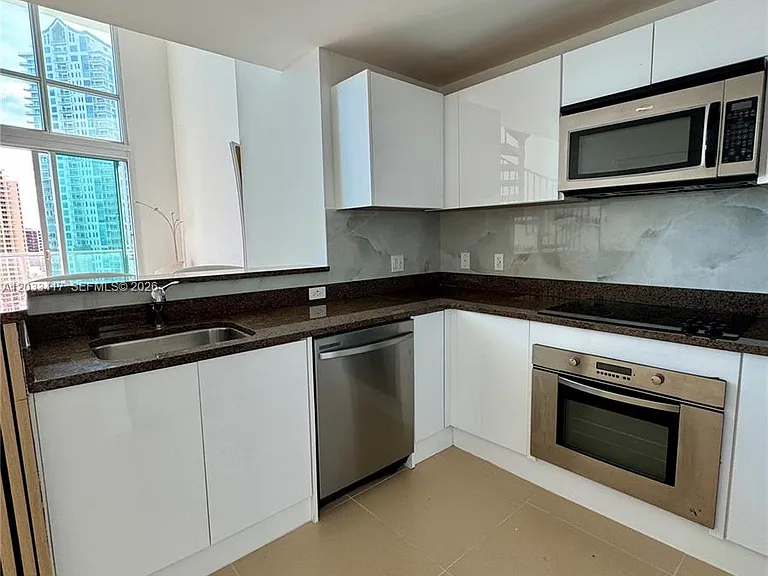 300 S Biscayne Blvd #L-1218 — Photo 4
