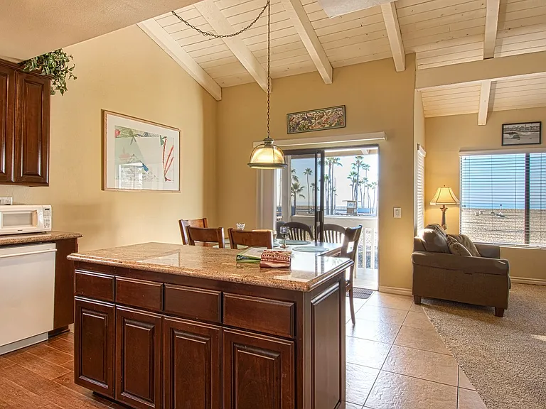 414 E Oceanfront — Photo 25
