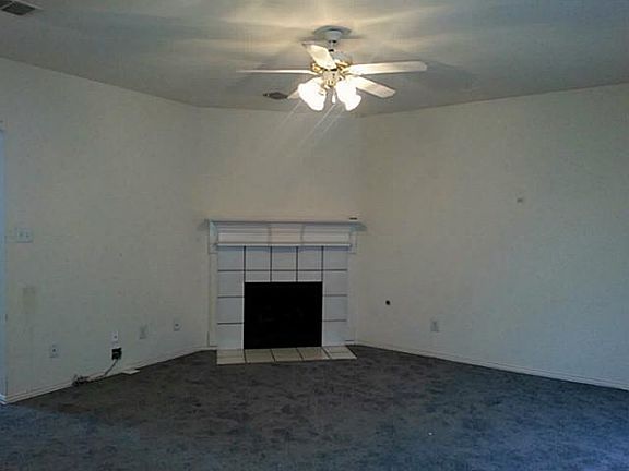 3rd image of 4401 Lansbury Ln