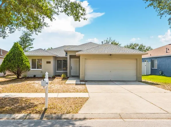 3227 Summer Cruise Dr, Valrico, FL 33594