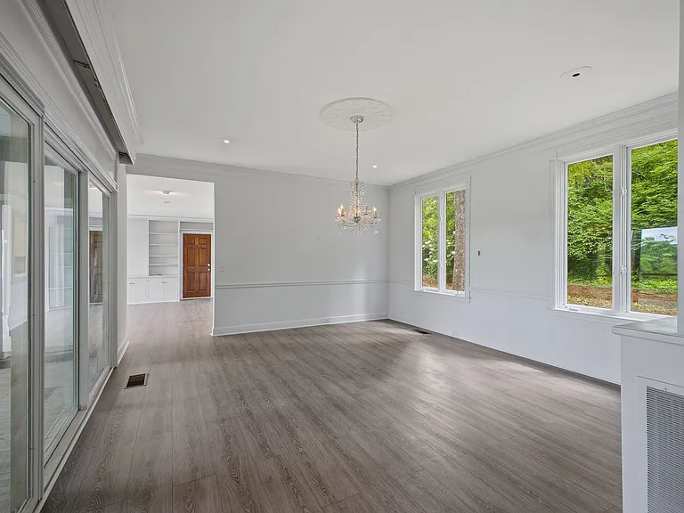 5612 Stanford Ct — Photo 9
