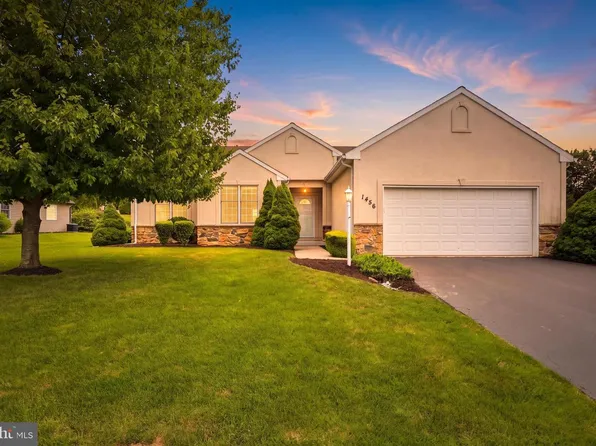 1456 Wheatfield Dr, York, PA 17408