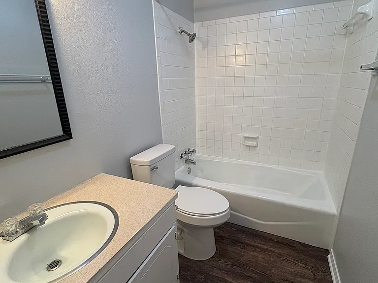 1301 N Eastman Rd #E4 — Photo 3