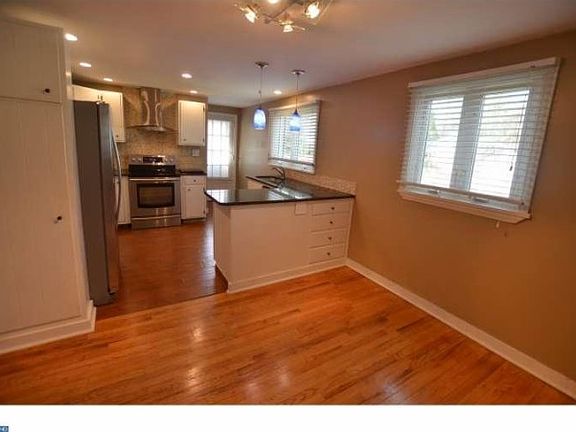 5th image of 2118 Faulkland Rd