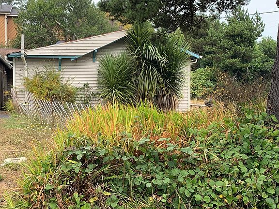 3rd image of 2209 NW Oceanview Dr