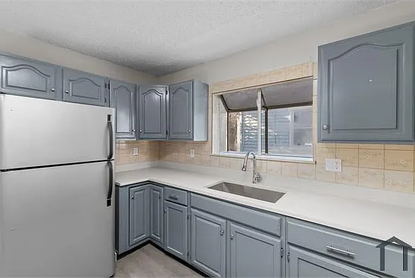 2056 Coleridge Dr — Photo 6