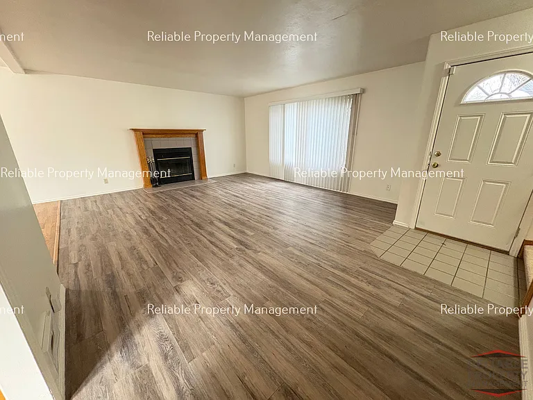 1322 Walstrom Ln — Photo 4