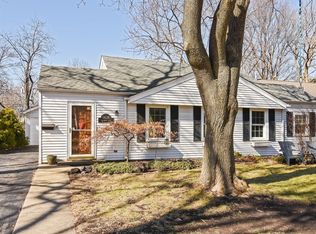1428 Sycamore Ln, Northbrook, IL 60062