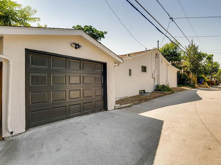 Single car garage