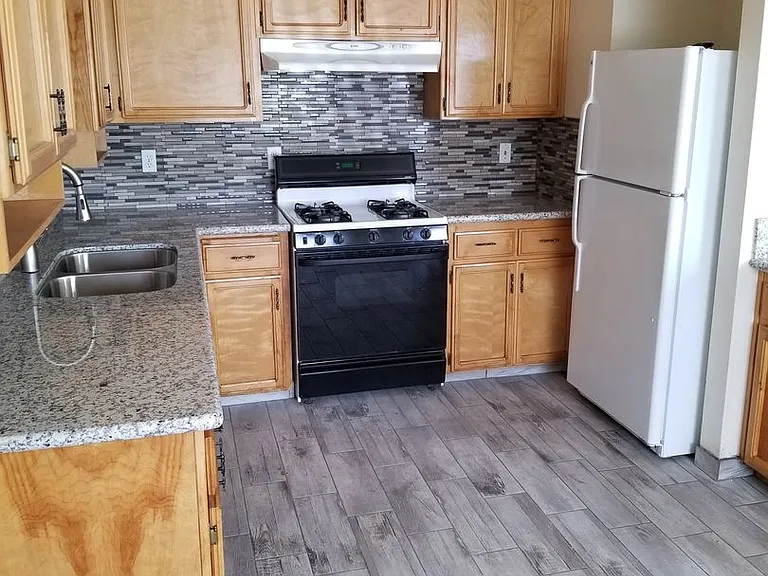 756 Pickerell Ave — Photo 2