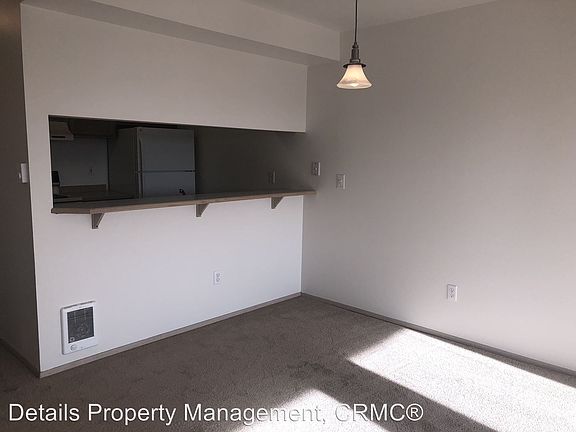 4th image of 155 Myreboe St NE Unit 4D
