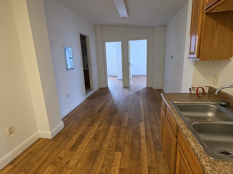 18 Catherine St #2H — Photo 6