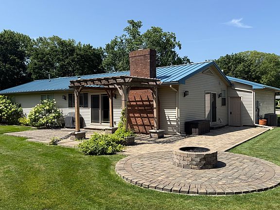 2nd image of 3002 Meadowbrook Ct