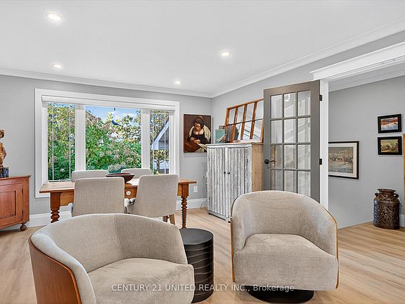 3rd image of 114 Oakwood Cres