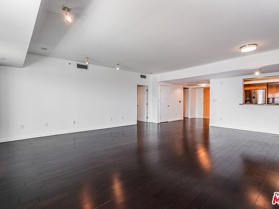 4th image of 13600 Marina Pointe Dr Unit 1408
