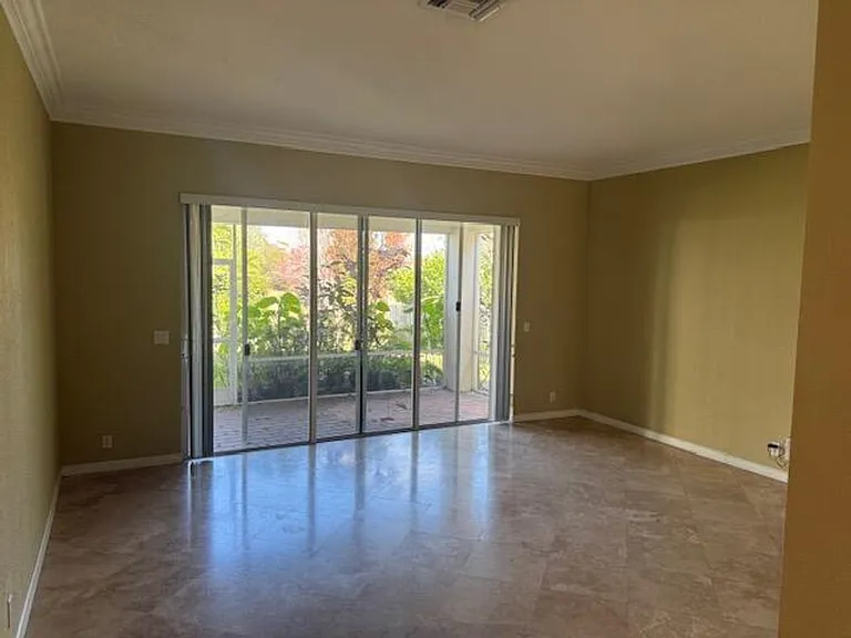 9345 Madewood Ct — Photo 3