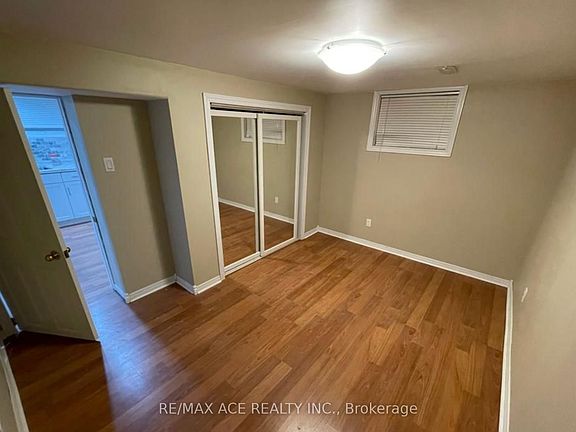 3rd image of 46 Mossbank Dr #Basement