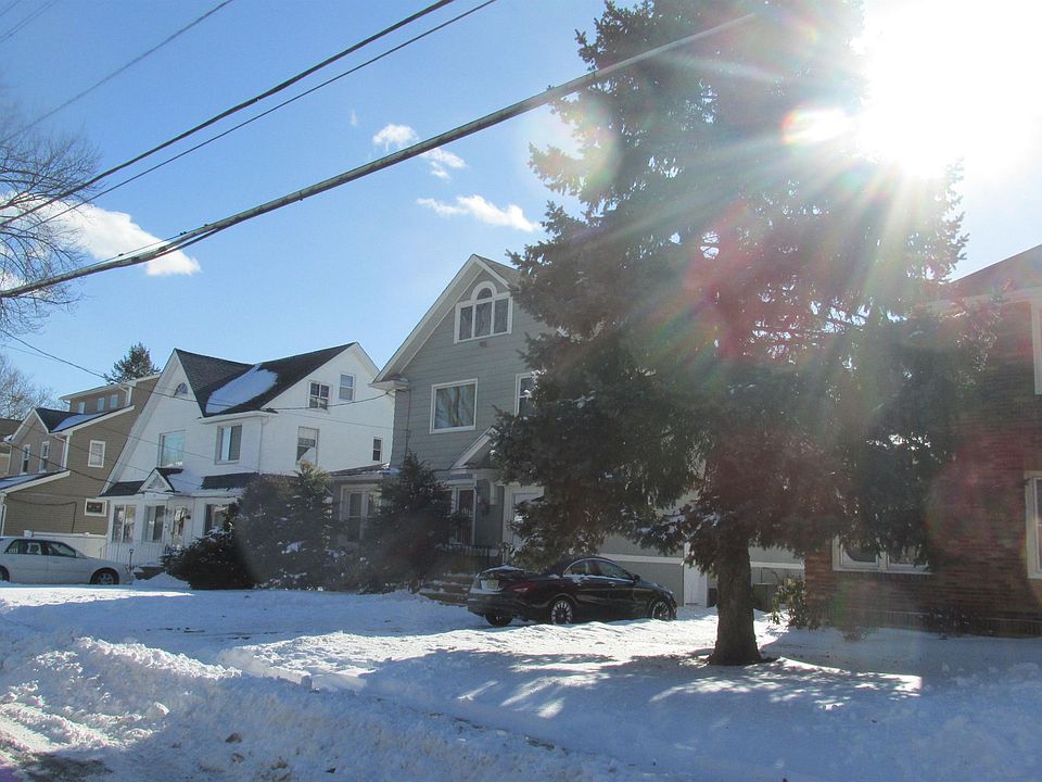 2nd image of 52 Amsterdam Ave