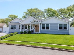 499 Davie St, Westbury, NY 11590
