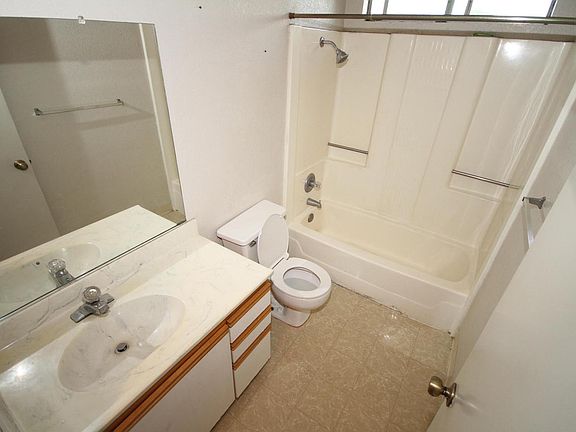 4th image of 21564 Meekland Ave APT 6