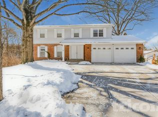 3 Silveroak Dr, Ballwin, MO 63021