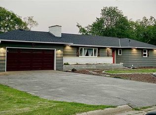 8325 N 37th St, Omaha, NE 68112