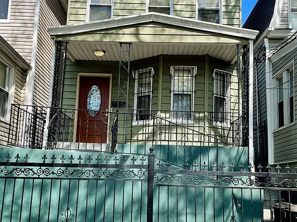 3333 107th St, Corona, NY 11368