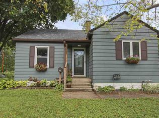 327 Windsor Dr, Waterloo, IA 50701