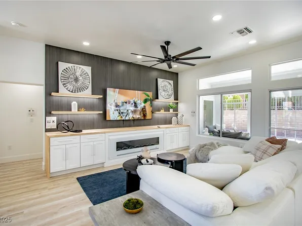 9813 Folsom Dr, Las Vegas, NV 89134