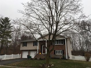 24 Lake Nanuet Dr, Nanuet, NY 10954