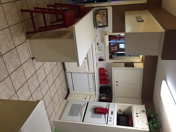 5th image of 210 Bob White St