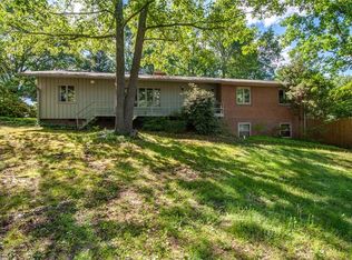 800 Parkwood Cir, High Point, NC 27262