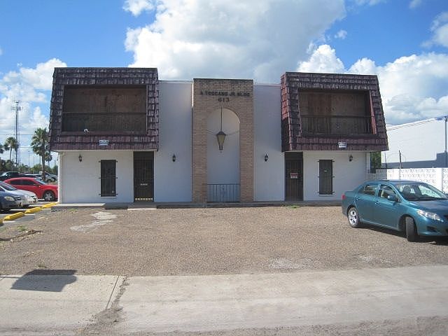 2nd image of 613 E Harrison Ave