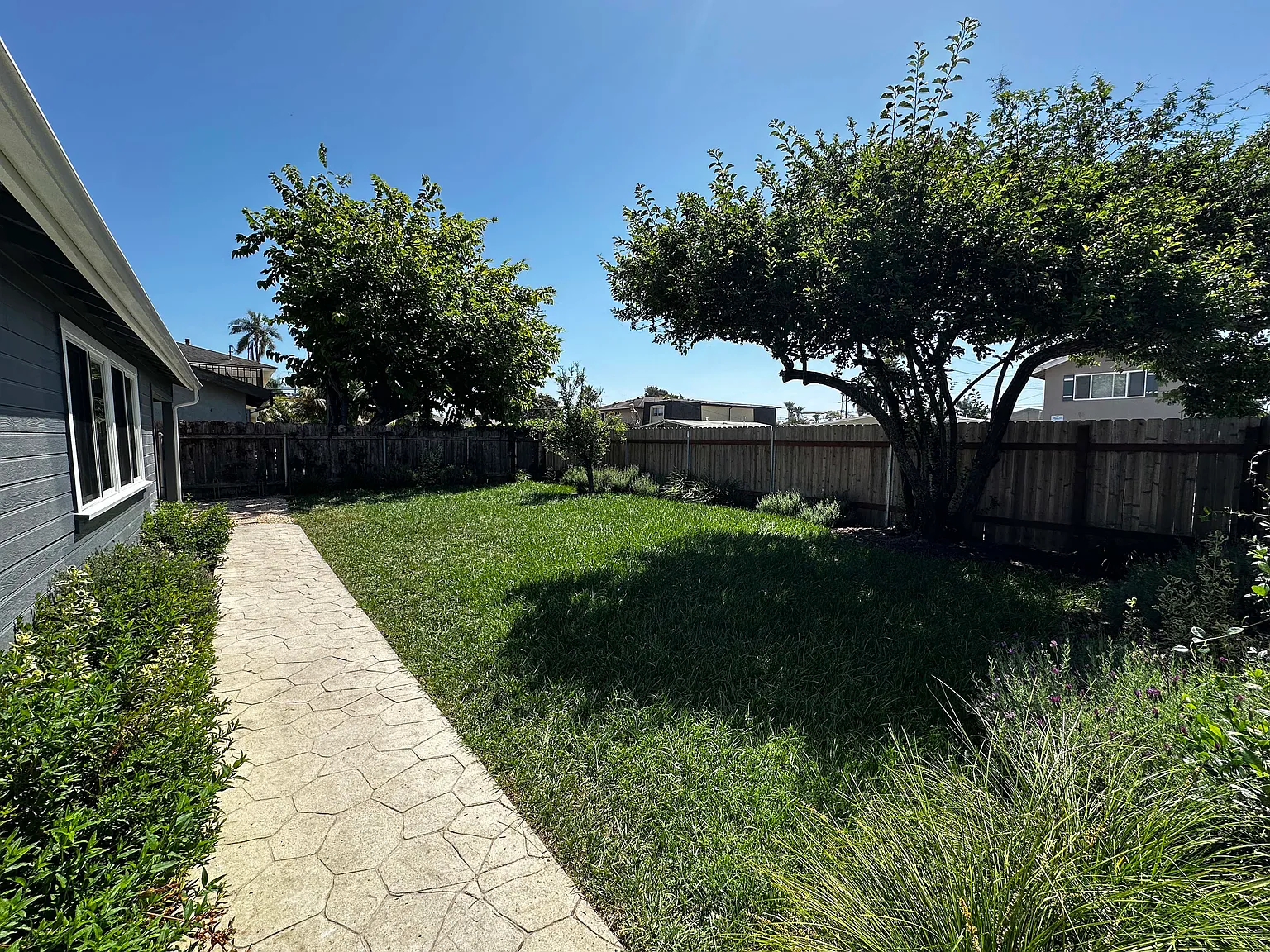 8 bed, 2182 sqft, $19,600 — Photo 3