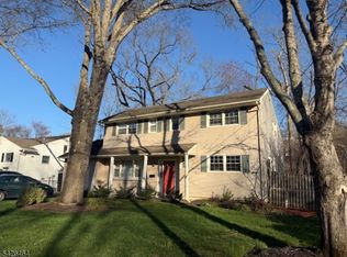 25 Whitman Dr, New Providence Boro, NJ 07974