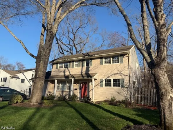 25 Whitman Dr, New Providence Boro, NJ 07974